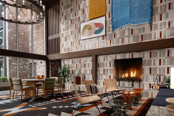 Valley River Inn Lobby